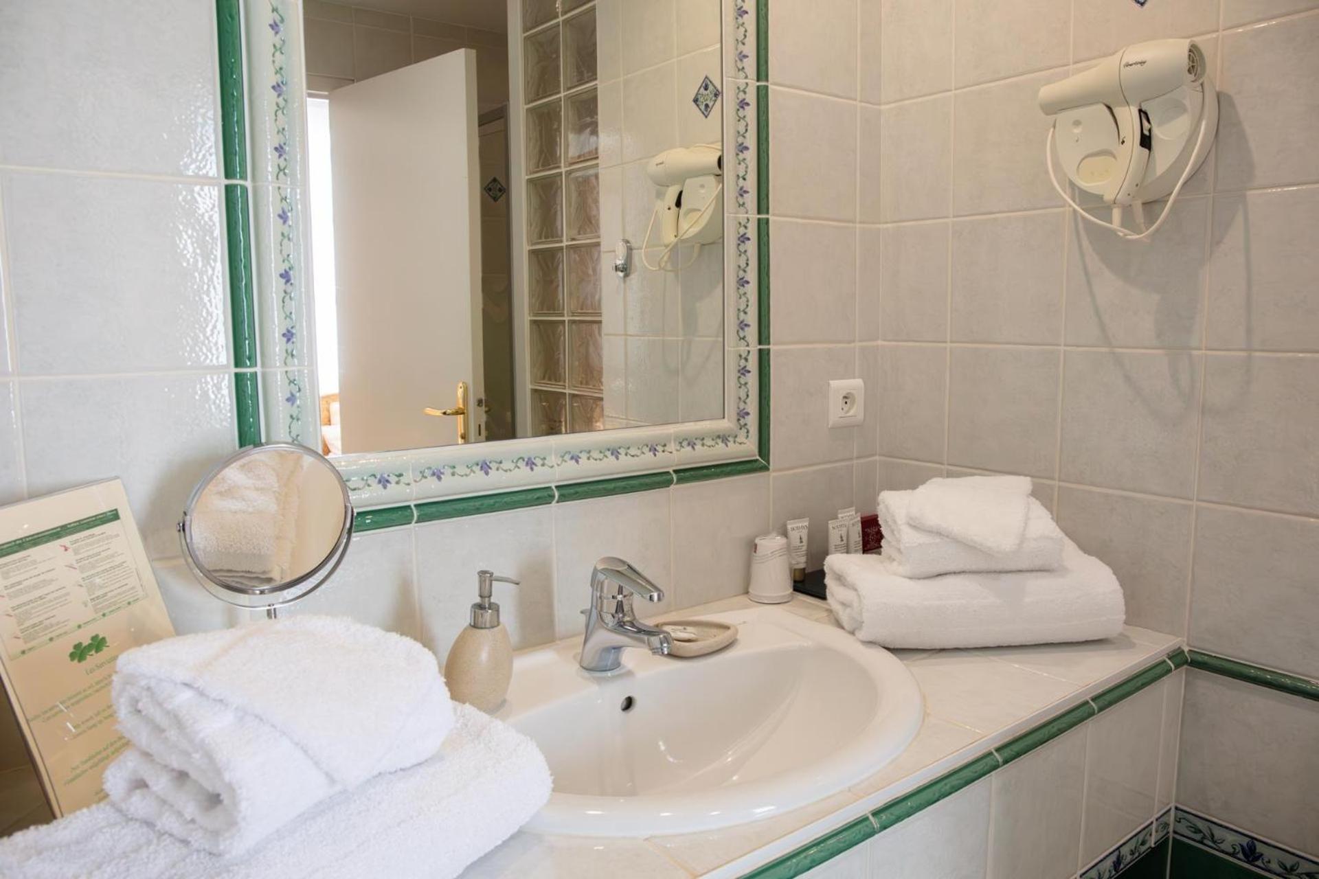 L'Aubiniere Hotel Restaurant & Spa Saint-Ouen-les-Vignes Buitenkant foto