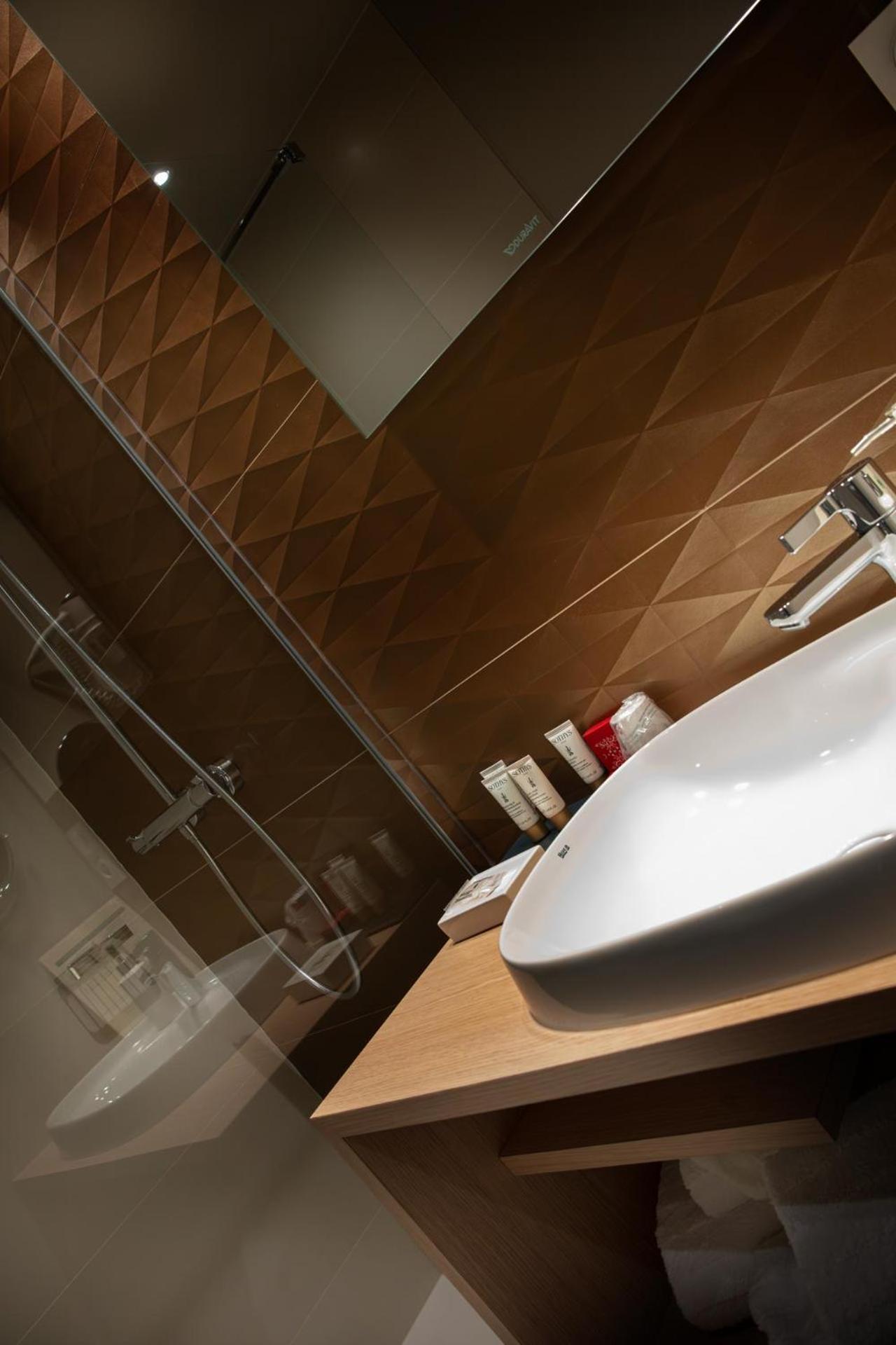 L'Aubiniere Hotel Restaurant & Spa Saint-Ouen-les-Vignes Buitenkant foto